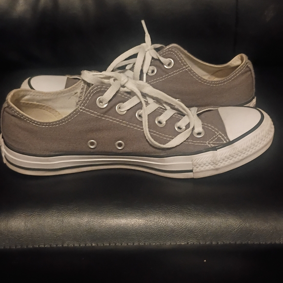 Converse Gray Low-Top Chuck Taylor Sneakers 9 Men 7 Women - Picture 5 of 9